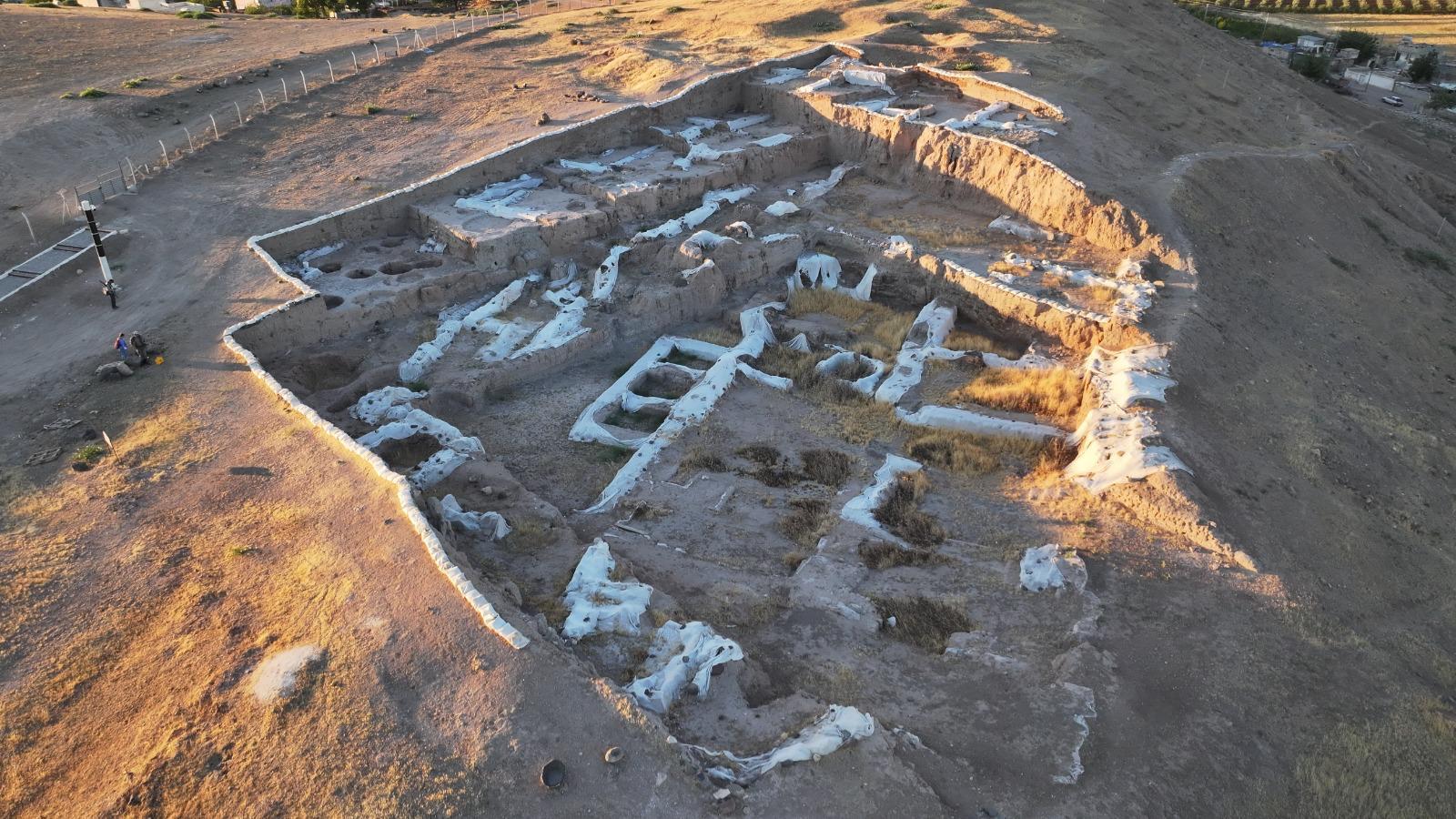 Oylum Höyük Kazı Alanı2.jpg